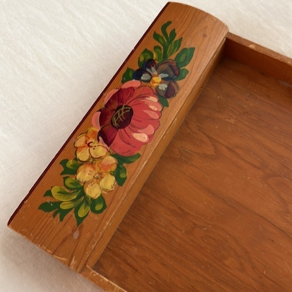VINTAGE ROBINHOOD WARE Wooden Tray w/Handpainted Tole Flowers. - Picture 3 of 7
